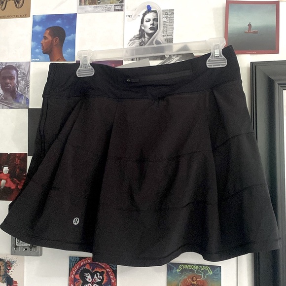 Size 8 Lululemon Pace Rival Mid-Rise skirt. - Picture 3 of 4